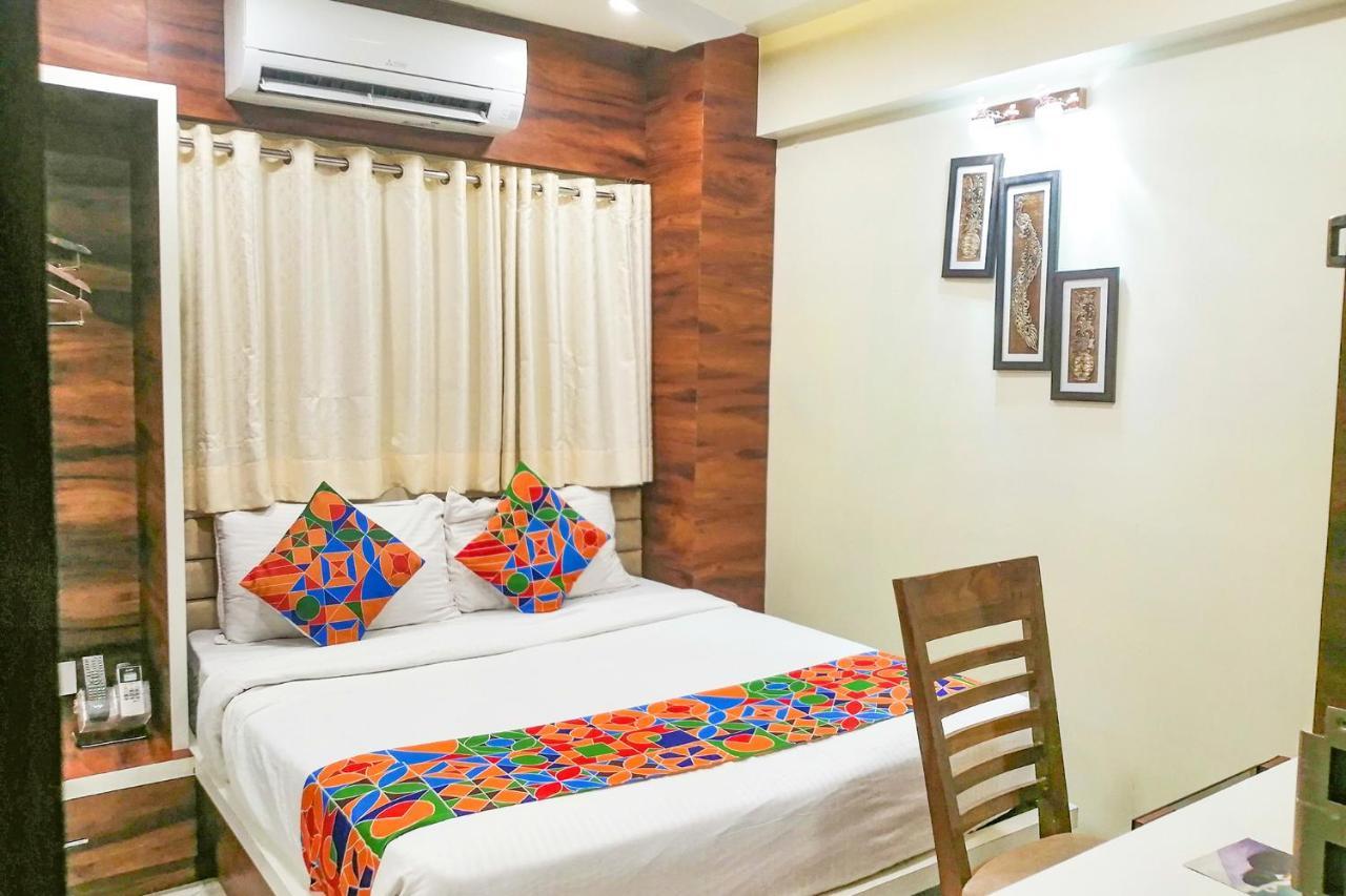 Hotel Radana Vashi Navimumbai Nova Bombaim Exterior foto
