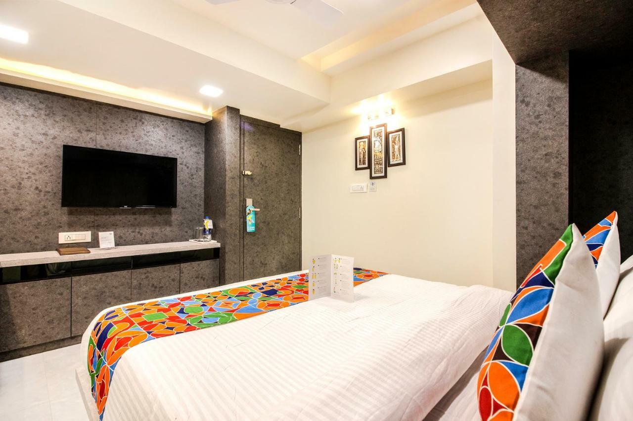 Hotel Radana Vashi Navimumbai Nova Bombaim Exterior foto